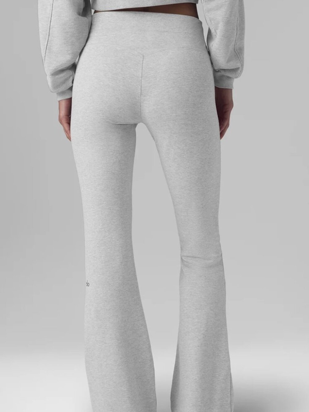 ☁️Alo Yoga Sway Flare Pants Sporty Gray Slightly Flare Casual Long Pants - Picture 8 of 9